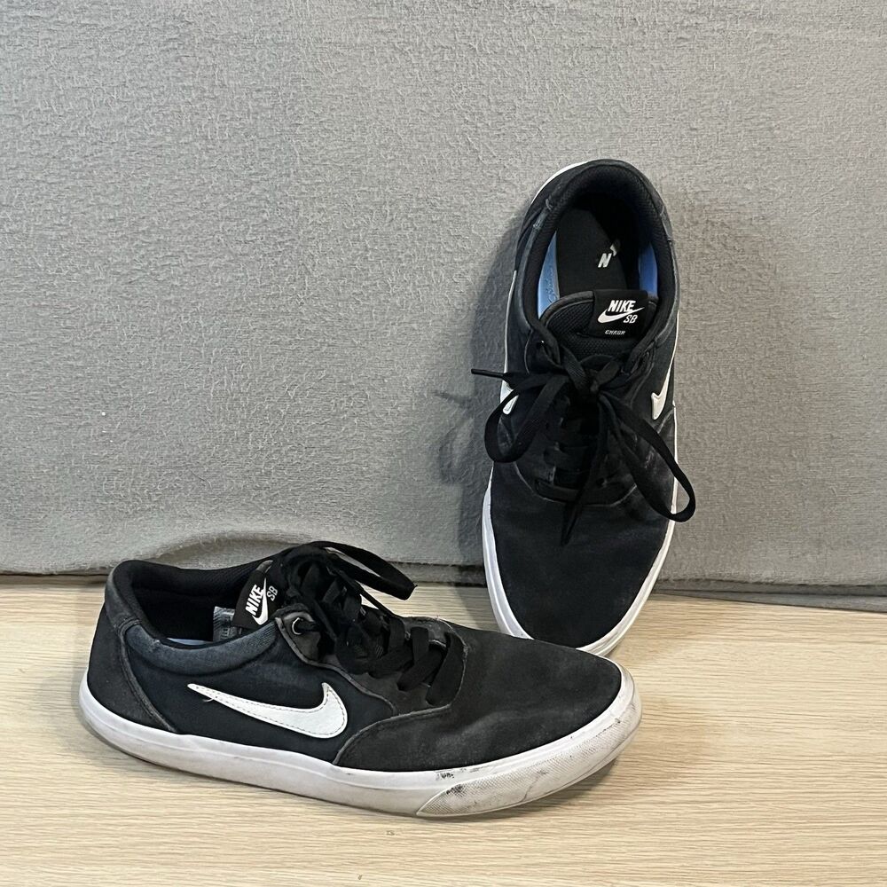 Nike SB Skate Black White Low Top Lace Up Sneakers Suede Mens Size 9.5